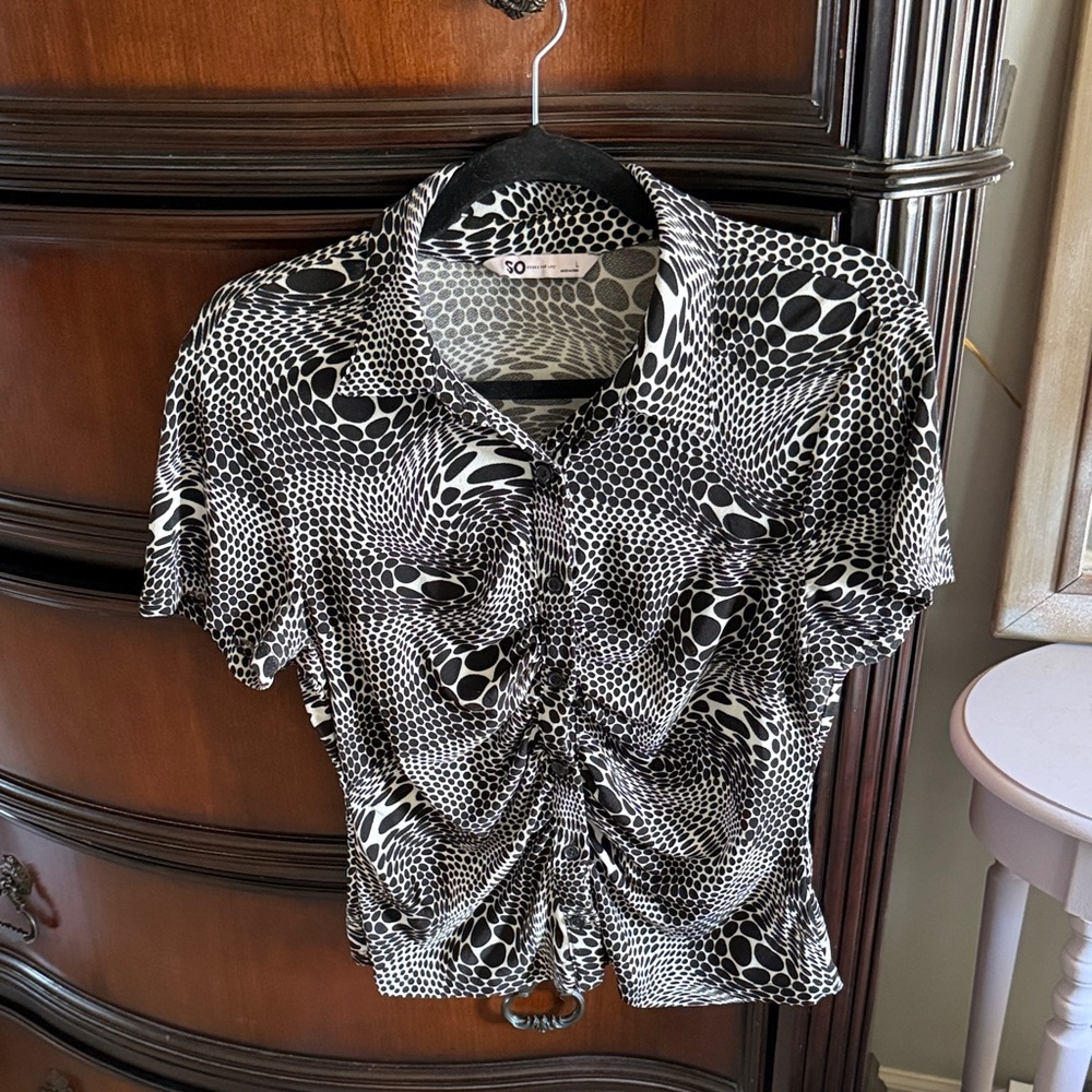 SO Black and White Geometric Button Down Shirt